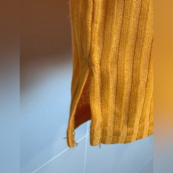 H&M Divided Mustard Yellow Ribbed Turtleneck Top - Size Small - Picture 2 of 5